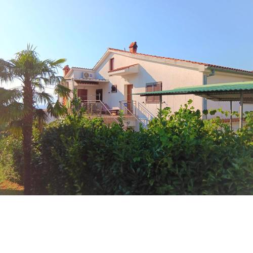 Apartments Malenica, Njivice, Croatia, 200 m from the sea