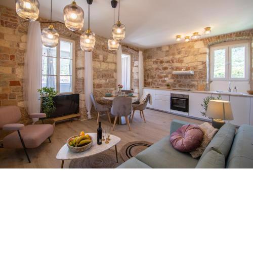 Apartments Mali Raj Komiza