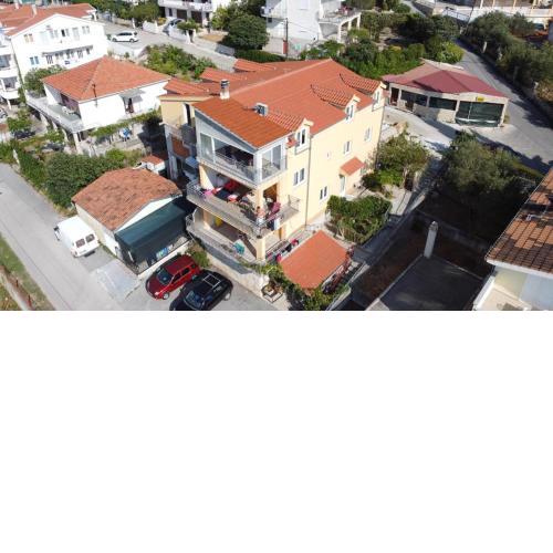 Apartments Mara Seget Vranjica