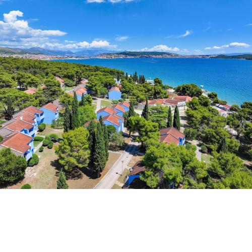 Apartments Medena in Seget Donji Trogir with pools