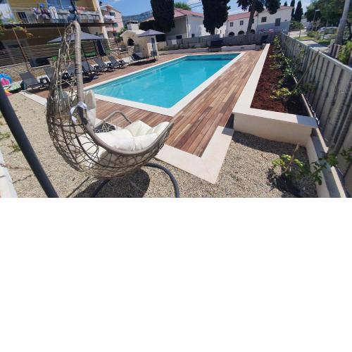 Apartments Meštrović with heated swiming pool- near Split