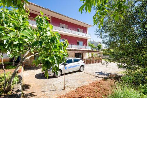 Apartments Mladen Jelica