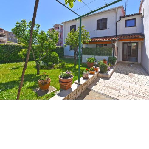 Apartments Nevina 1230