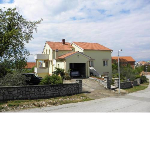 Apartments Njivice Bajcic