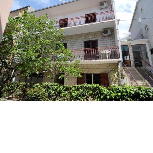 Apartments Nuic 748