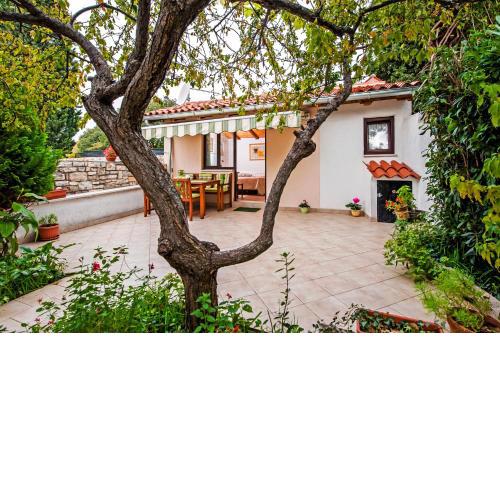 Apartments & Rooms Chiara