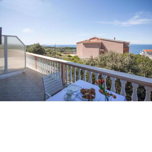 Apartments & Rooms Mikelin