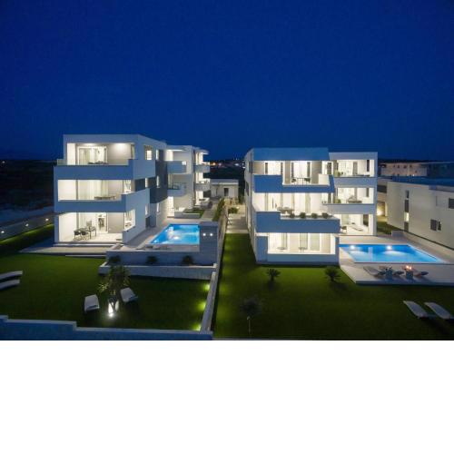 Apartments & Rooms Pool Villas Maris