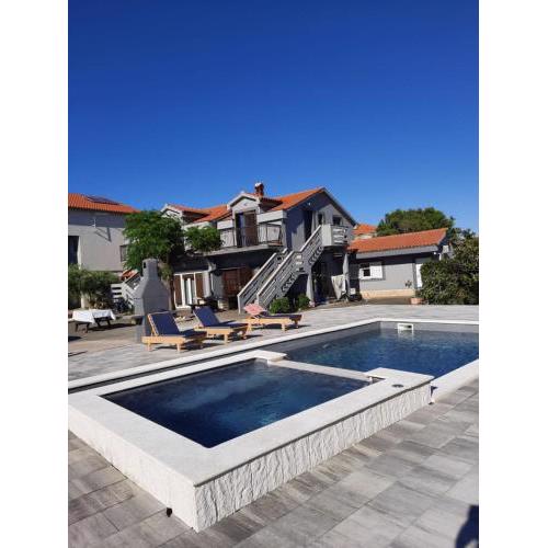Apartments Vojni - with pool