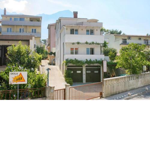 Apartments with a parking space Baska Voda, Makarska - 17331