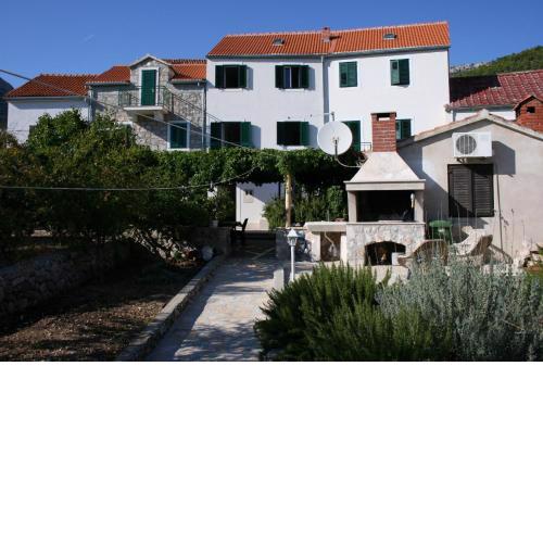 Apartments with a parking space Bol, Brac - 4659
