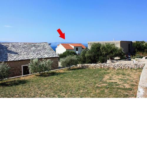 Apartments with a parking space Bol, Brac - 5640