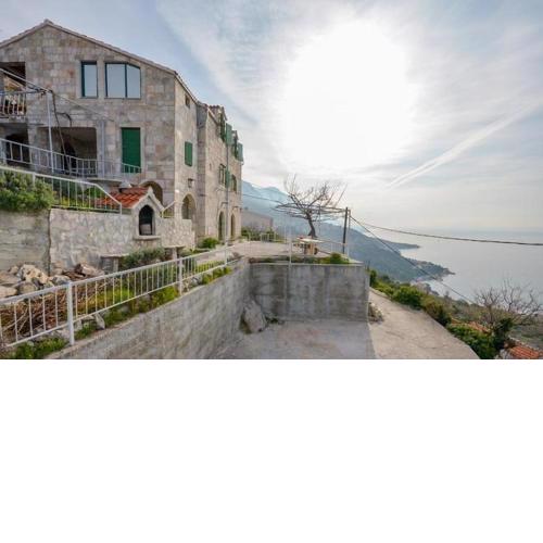 Apartments with a parking space Brela, Makarska - 11552