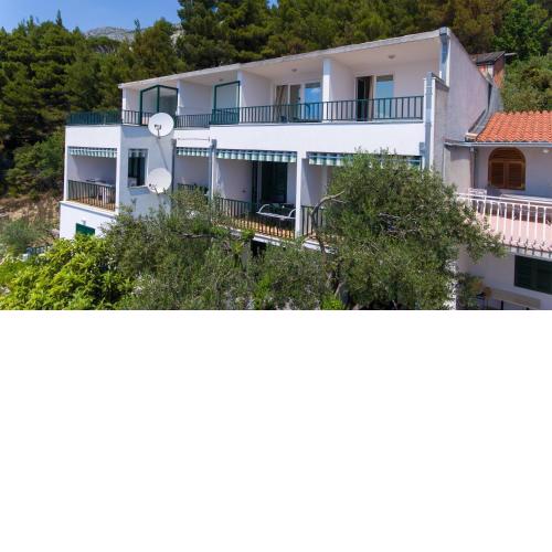 Apartments with a parking space Brela, Makarska - 11687