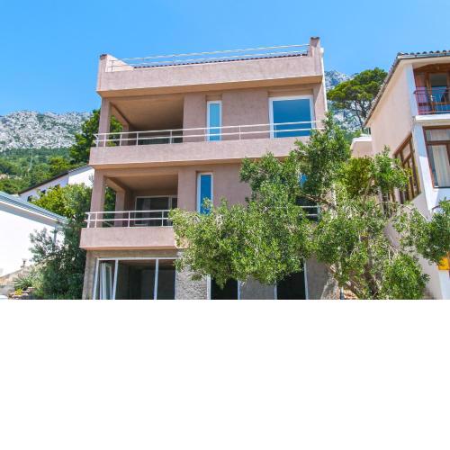 Apartments with a parking space Brela, Makarska - 16596
