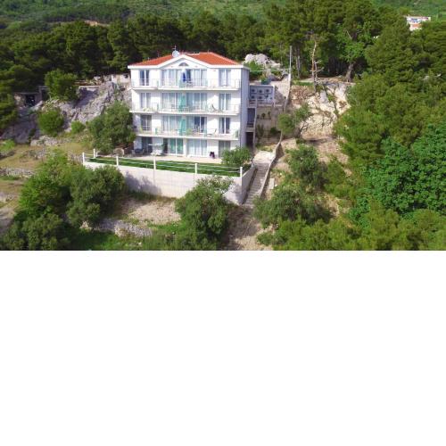 Apartments with a parking space Brela, Makarska - 20739