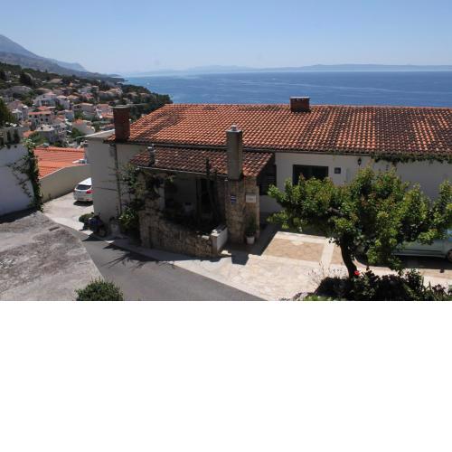 Apartments with a parking space Brela, Makarska - 6747