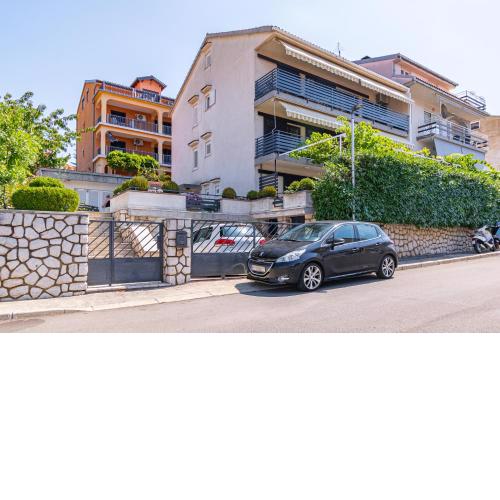 Apartments with a parking space Crikvenica - 5494