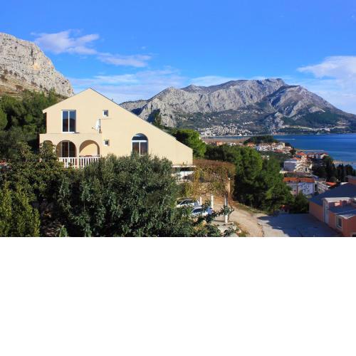 Apartments with a parking space Duce, Omis - 4663