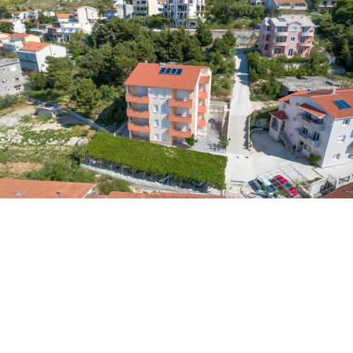 Apartments with a parking space Duce, Omis - 9437