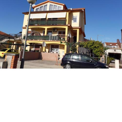 Apartments with a parking space Fazana - 13359