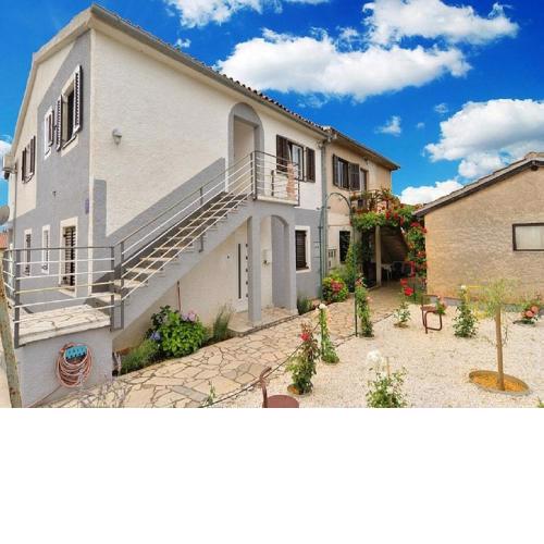 Apartments with a parking space Fazana - 16479