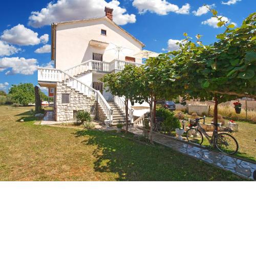 Apartments with a parking space Fazana - 20637
