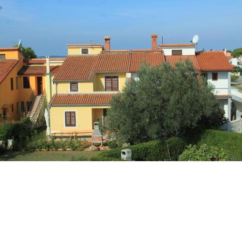 Apartments with a parking space Fazana - 7206