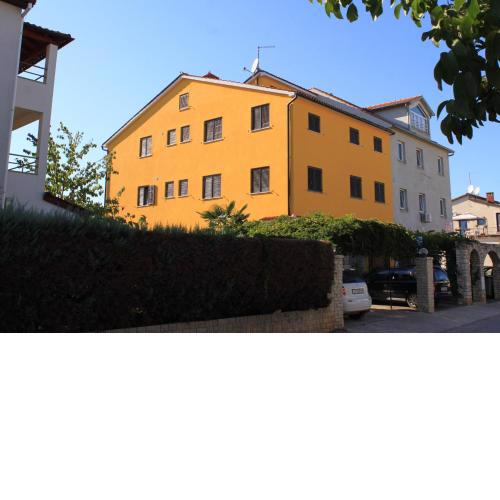 Apartments with a parking space Fazana - 7234
