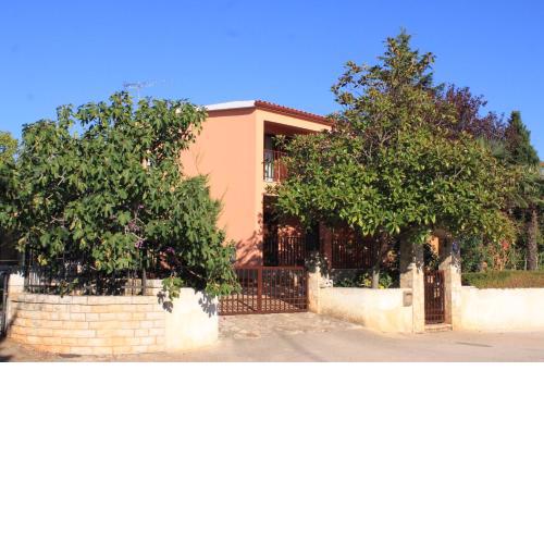 Apartments with a parking space Fazana - 7236
