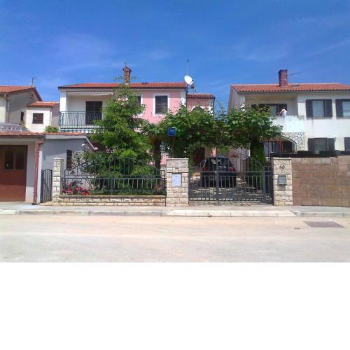 Apartments with a parking space Fazana - 7281