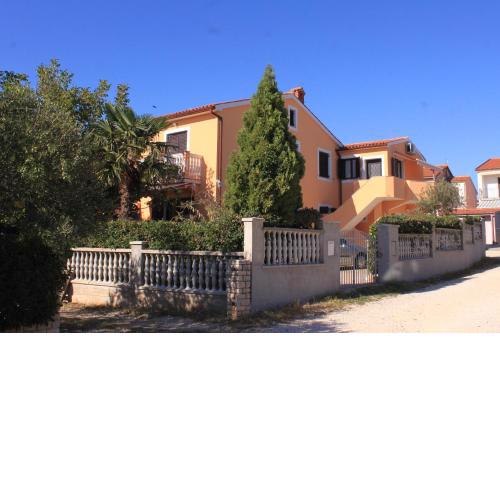 Apartments with a parking space Fazana - 7282