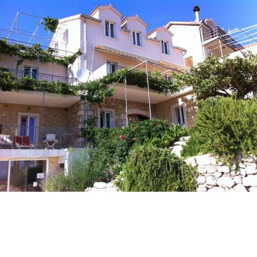 Apartments with a parking space Ivan Dolac, Hvar - 15483