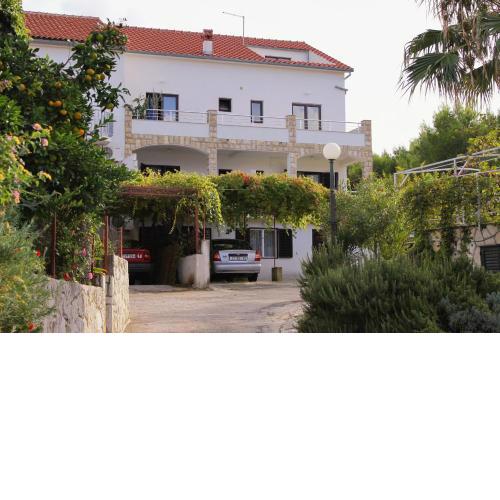 Apartments with a parking space Jelsa, Hvar - 5703