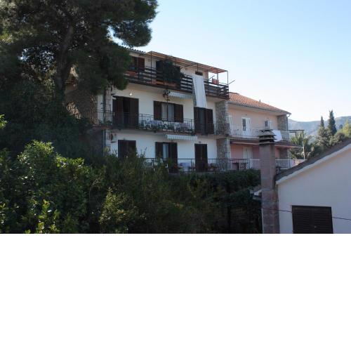 Apartments with a parking space Jelsa, Hvar - 5728