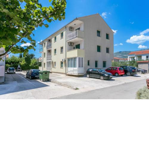 Apartments with a parking space Kastel Stari, Kastela - 17964
