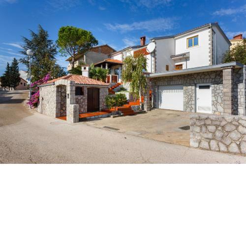 Apartments with a parking space Krk - 18446