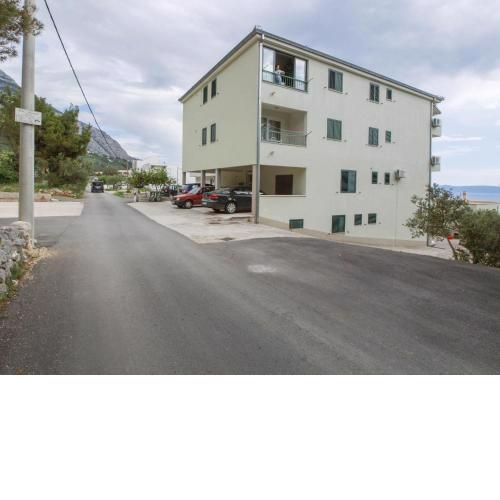 Apartments with a parking space Makarska - 20626