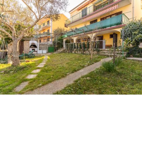 Apartments with a parking space Mali Losinj (Losinj) - 12551