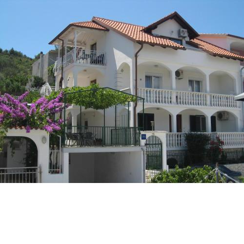 Apartments with a parking space Mastrinka, Ciovo - 2050