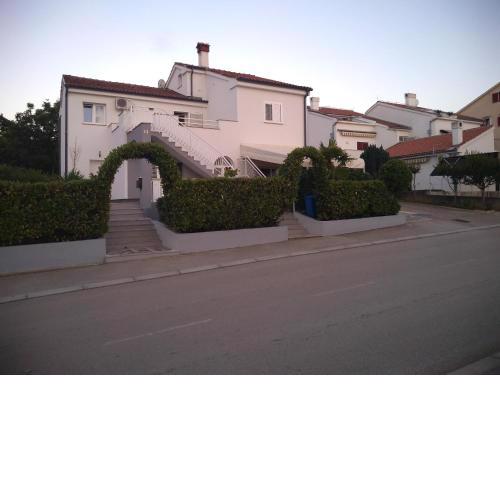 Apartments with a parking space Njivice, Krk - 14932