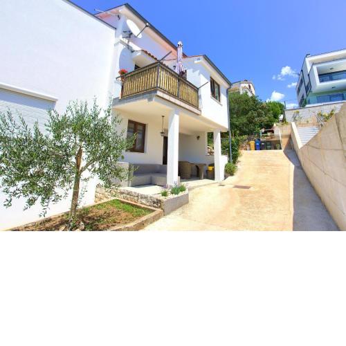 Apartments with a parking space Njivice, Krk - 20898