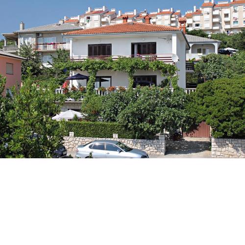 Apartments with a parking space Novi Vinodolski - 2421