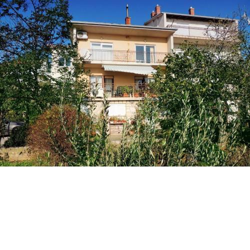 Apartments with a parking space Novi Vinodolski - 5525