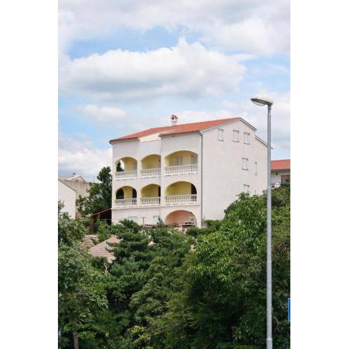Apartments with a parking space Novi Vinodolski - 5526
