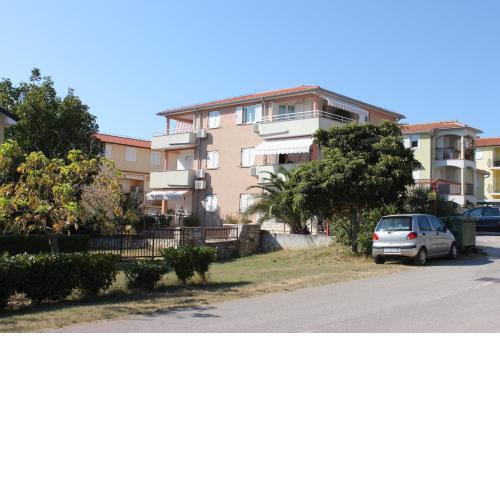 Apartments with a parking space Novigrad - 6936