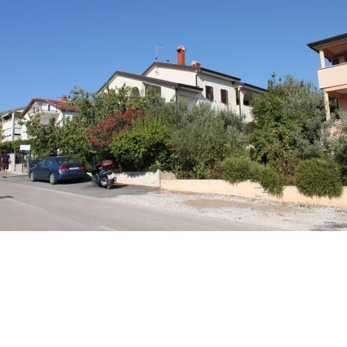 Apartments with a parking space Novigrad - 7020