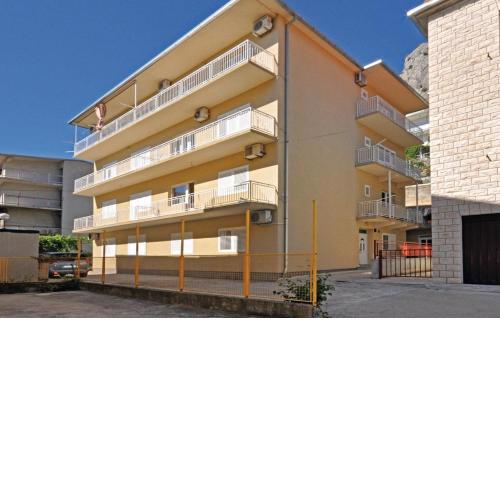 Apartments with a parking space Omis - 14625