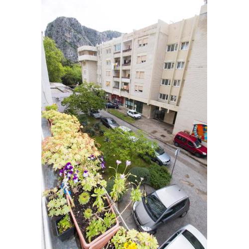 Apartments with a parking space Omis - 16497