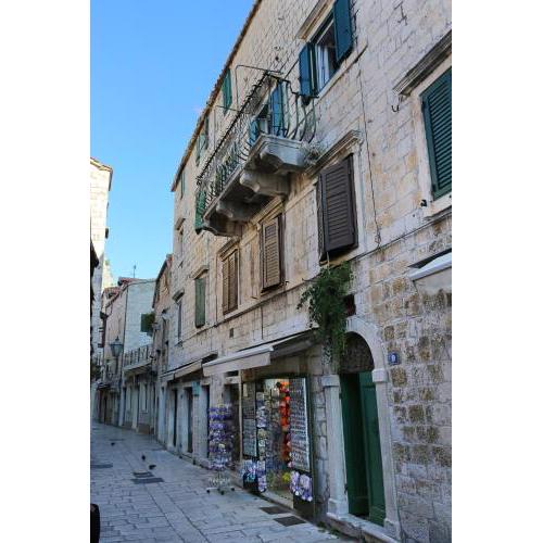 Apartments with a parking space Omis - 19051